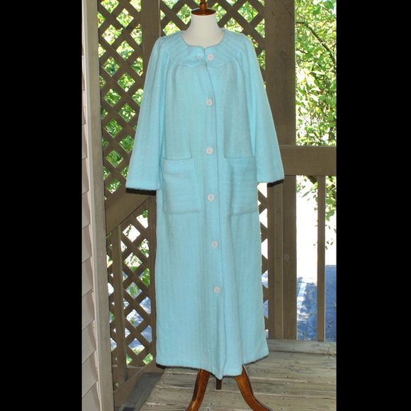 Vintage Lara Dee Fuzzy Robe Size Small Retro Plush Full Length House Coat - Picture 1 of 11
